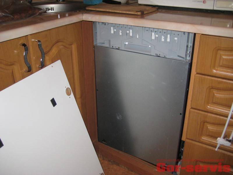 Как крепится посудомойка. Встроенная посудомоечная машина 45 см Bosch. Встроенная посудомойка Electrolux фасад. Встроенная посудомоечная машина 60 см Electrolux. Крепеж фасада на посудомойку Электролюкс.