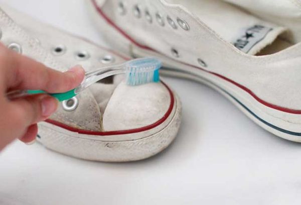 Cleaning shoes with toothpaste