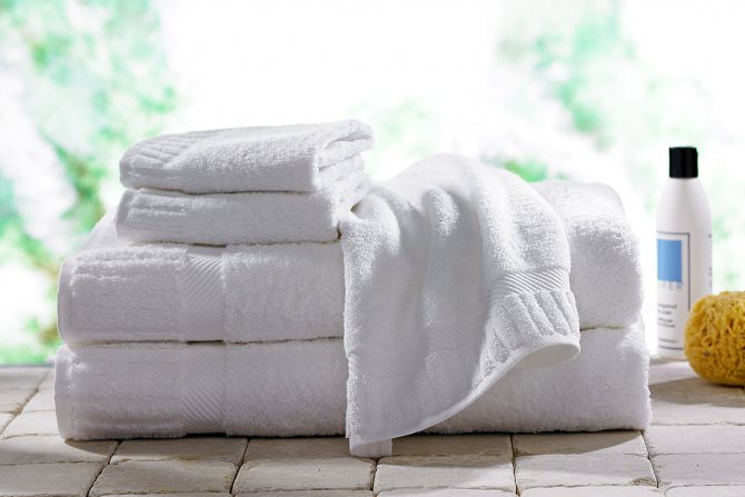 чистые белые полотенца