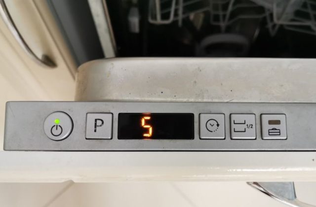 What to do if the Ariston dishwasher gives error 5