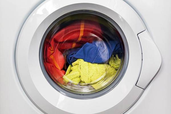 Colored clothes in the washing machine