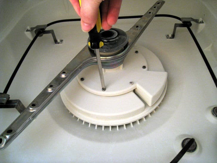 Dismantling PMM screws
