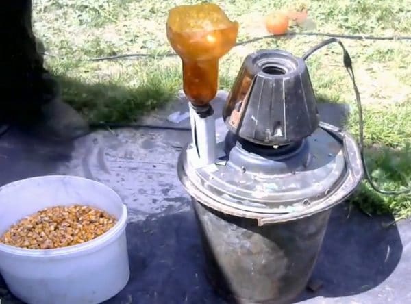 Grain crusher with motor from Raketa vacuum cleaner