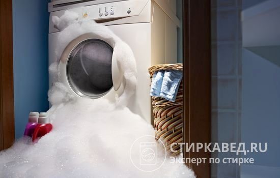 If you use too much powder when washing, foam will flow out of the machine.