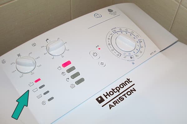 Pre-wash indicator on the washing machine panel