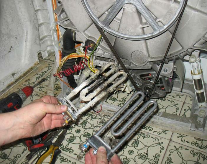 Worn and new heating elements of a washing machine