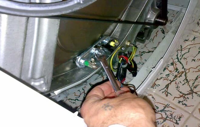 Removing the heating element from the washing machine