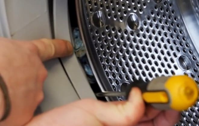 How to remove an object from under the drum of a washing machine