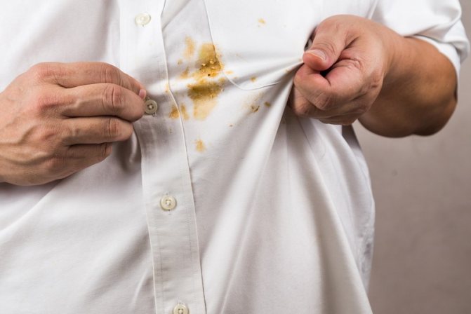 How and with what to remove oil stains from clothes