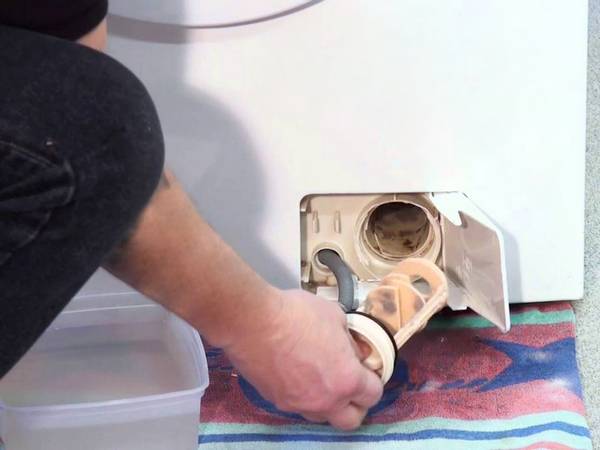 How to remove and clean the filter in the washing machine
