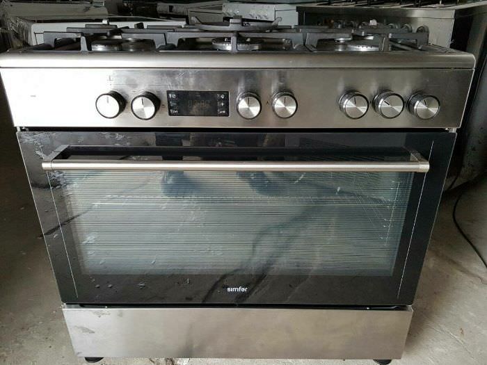 How does a gas oven work?
