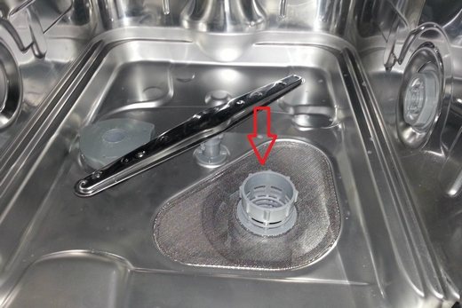 Как слить воду из посудомоечной машины, если забит мусорный фильтр