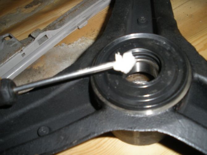 How to lubricate the oil seal