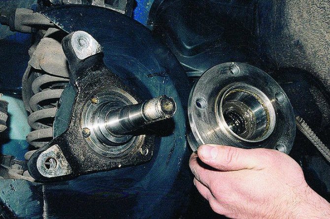 how to remove the front wheel bearing of a VAZ 2110