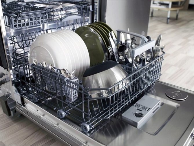 Какую посуду можно и нельзя мыть в посудомоечной машине: стоп лист для пользователей
