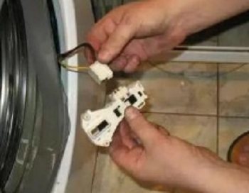 Error code f2 on Gorenje washing machine → lock broken