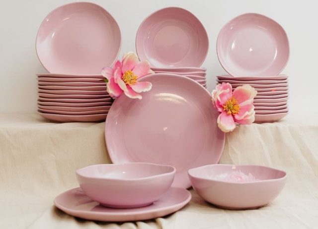 Set of ceramic plates