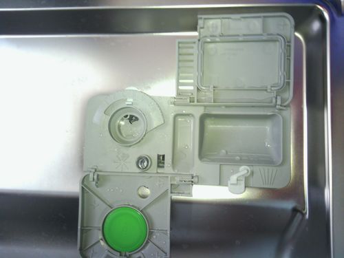 Incorrect operation of the tablet in the dispenser can be caused by improperly stacked dishes.