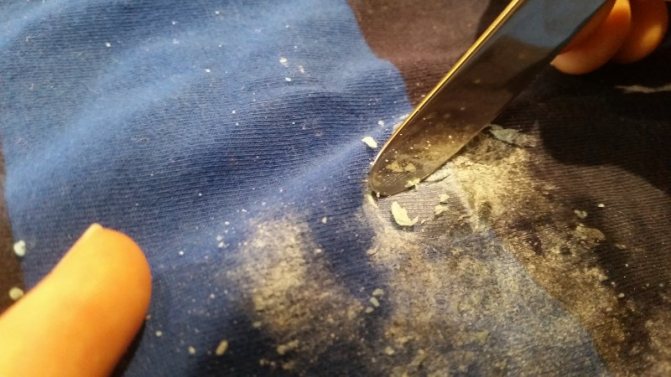 Cleaning paraffin from jeans