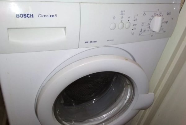 Cleaning and self-cleaning of the washing machine