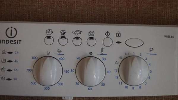Control panel of the Indesit washing machine