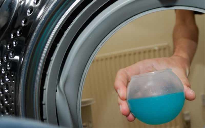 Pros and cons of pouring washing powder directly into the machine drum
