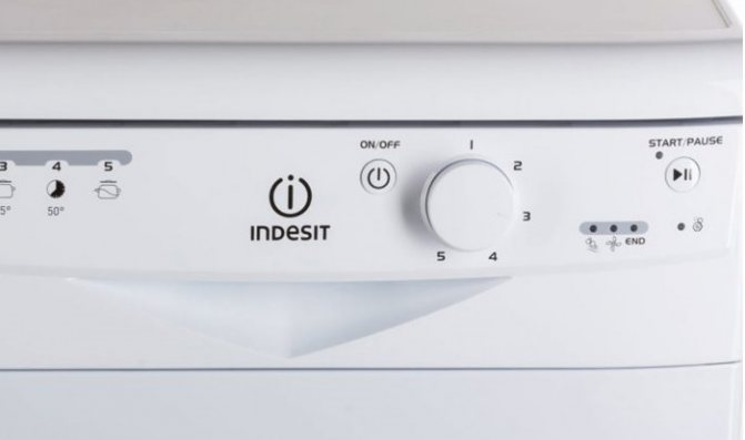 Indesit dishwasher with program selection knob
