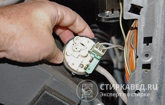 If error F04 appears, you can independently check the tube and contacts of the pressure switch