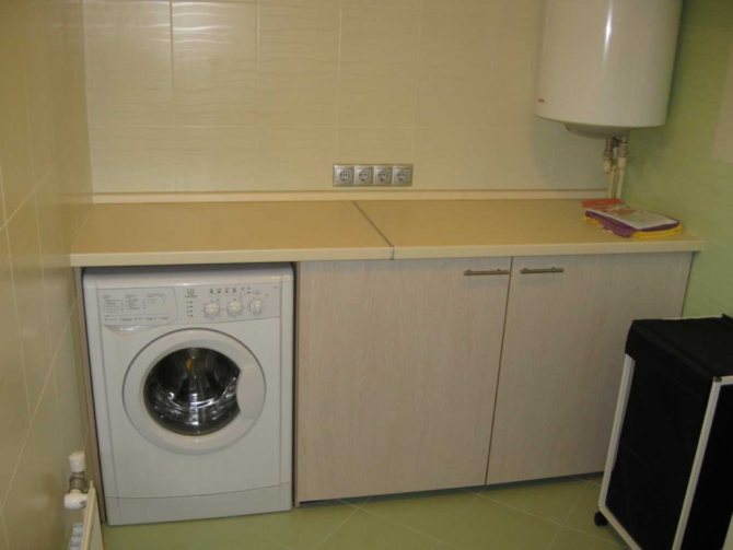 When installing another built-in appliance, it is recommended to install the washing machine through several cabinets.