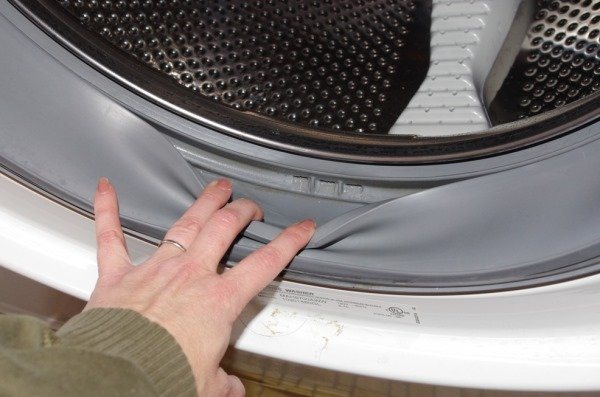 The drum of the washing machine is leaking