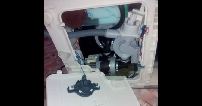Ariston dishwasher leaking