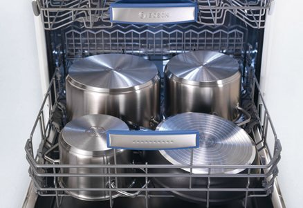 Распределение громоздкой посуды в лотке больших посудомоечных машин Бош