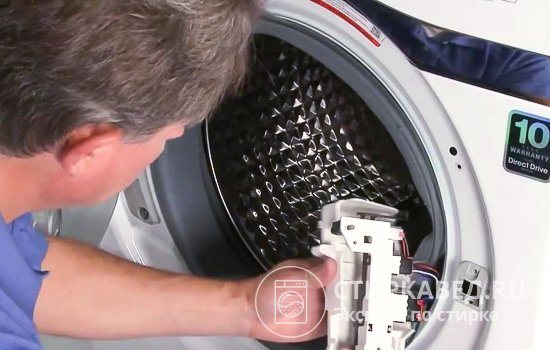 Repairing the washing machine door lock is best left to professionals.