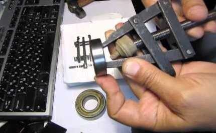 Inner bearing puller
