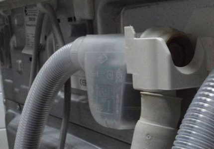 Drain hose with AquaStop system