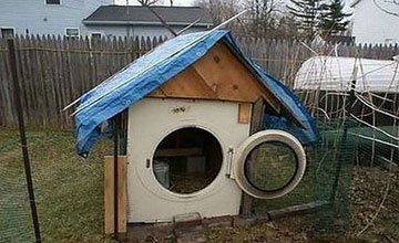 Doghouse made from an old washing machine