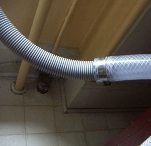 Connecting the drain hose with a clamp