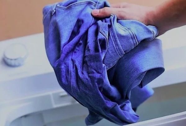 Washing trousers in a machine