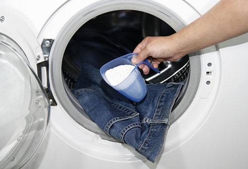 Washing jeans in a washing machine
