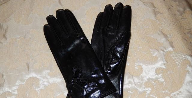 Washing leather gloves