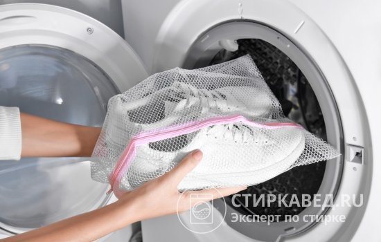Washing shoes in a washing machine will give results if the sneakers are not very dirty