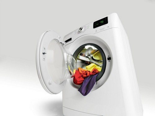 Washing polyester in a washing machine