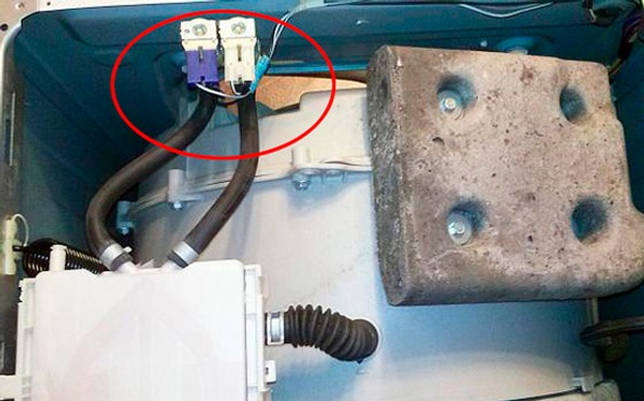 Так может выглядеть впускной клапан в вашей стиральной машине