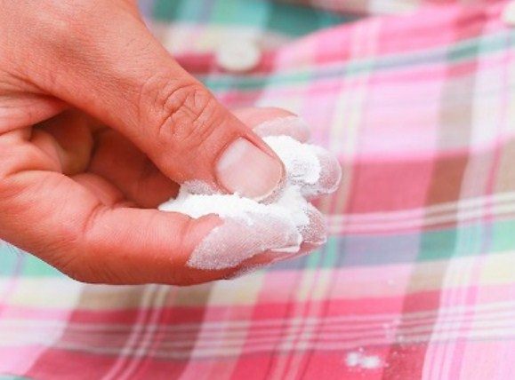 Removing stains with starch
