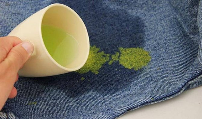 Removing stains with dishwashing detergent