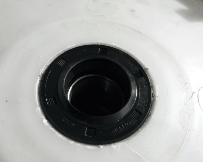 Top mounted oil seal