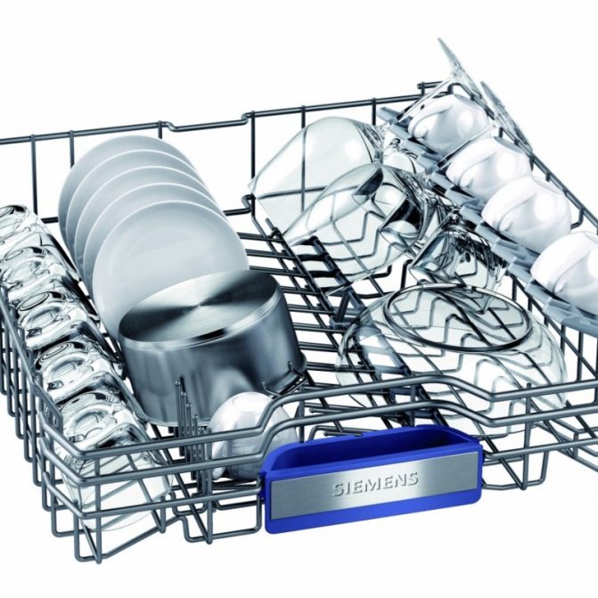 В посудомоечных машинах фирмы Сименс используются удобные и прочные лотки для посуды
