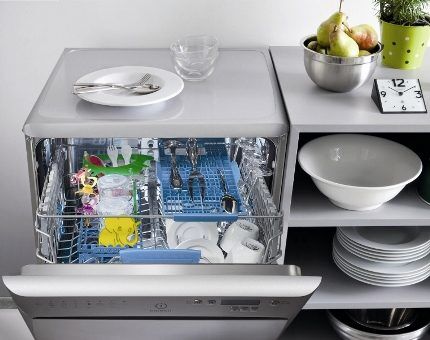 Appearance of the Indesit dishwasher