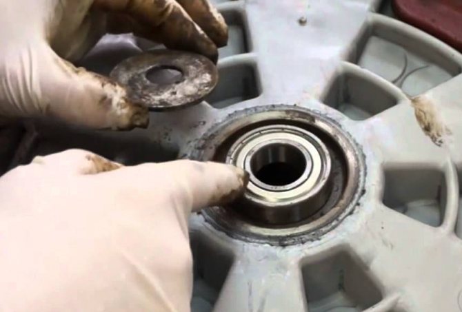 Replacing the bearing and oil seal of a washing machine