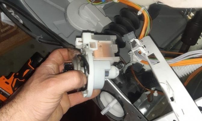 Replacing the pump in a Bosch washing machine